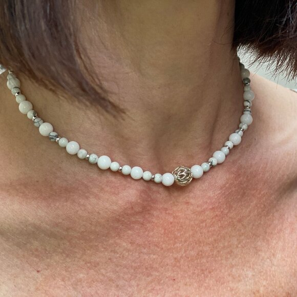 White natural stone & sterling silver choker - Picture 3 of 9